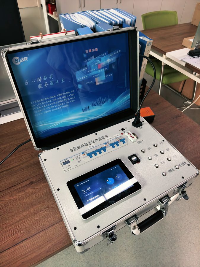 分批割接施工现场照片
